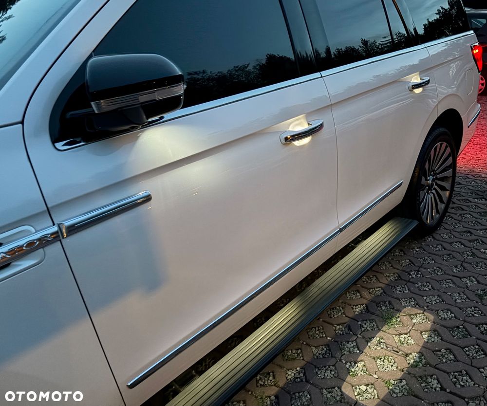Lincoln Navigator - 12