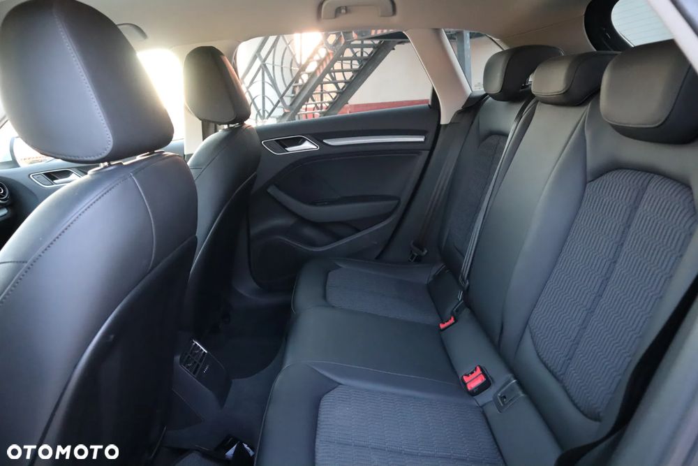 Audi A3 Sportback 1.8 TFSI S tronic Ambiente - 19
