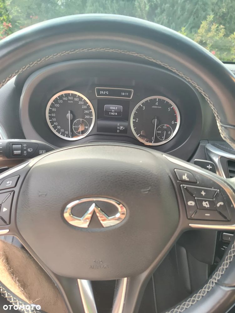 Infiniti Q30 - 12