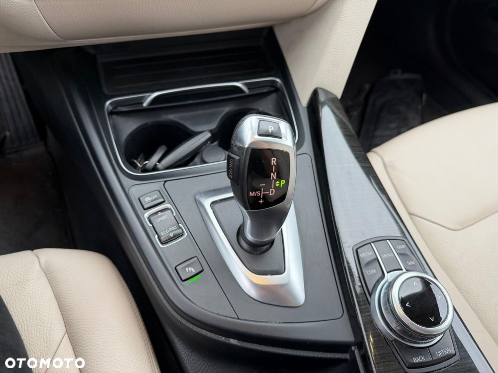 BMW Seria 3 318d Luxury Line - 15