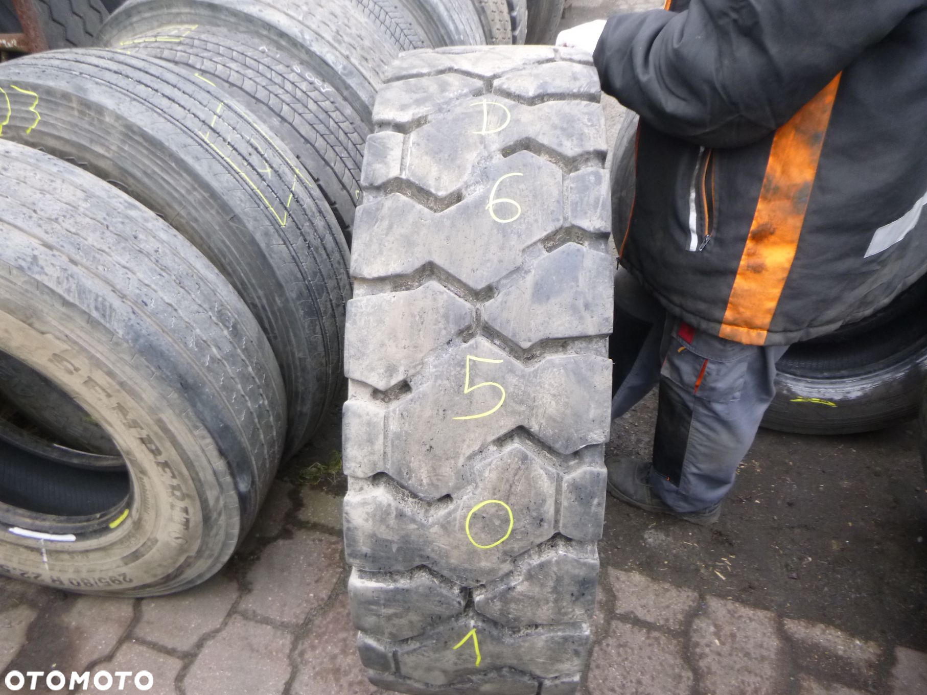 Opona ciężarowa 12,00R20 Continental T20. Opony ciężarowe - 2
