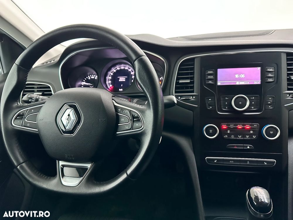 Renault Megane Blue dCi 116 Zen - 9