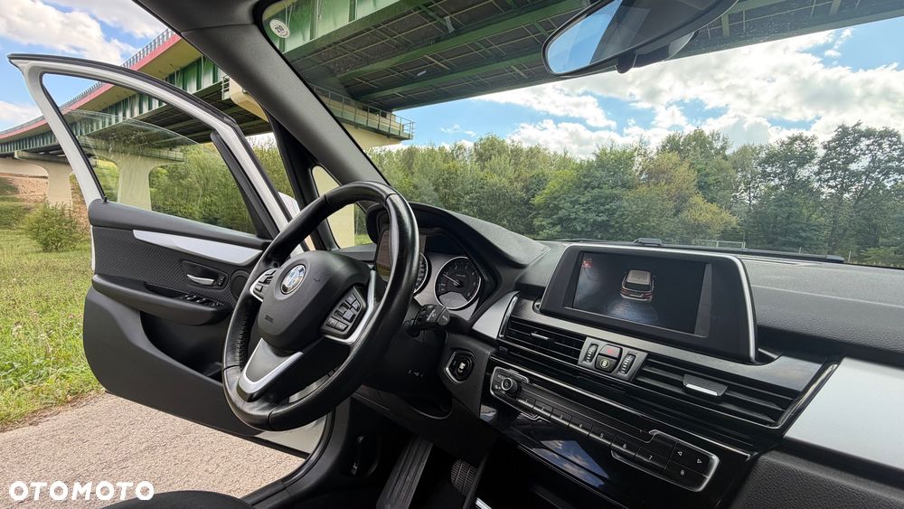 BMW Seria 2 218d - 19