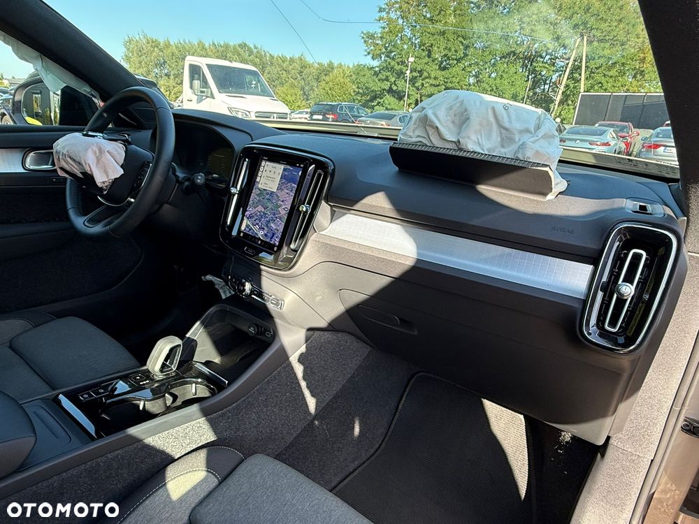 Volvo XC 40 B3 Plus Dark - 13