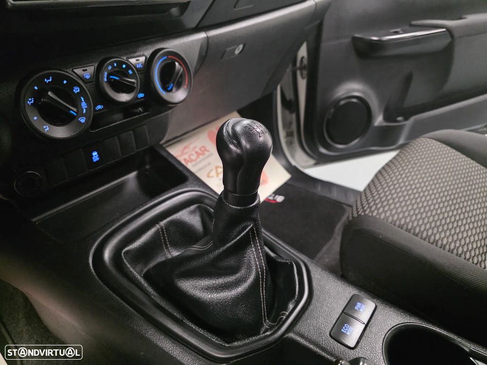 Toyota HILUX  2.4 D-4D 2WD CD - 60