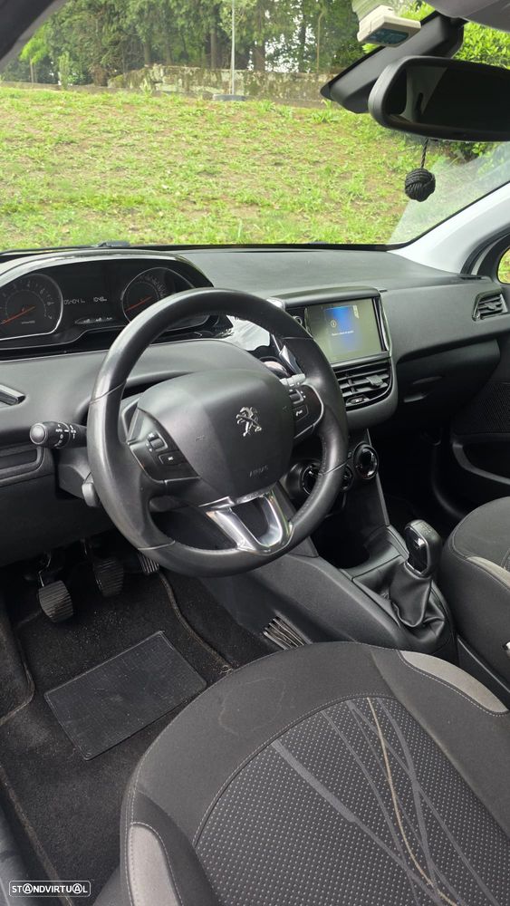 Peugeot 208 1.2 VTi SE Style - 5