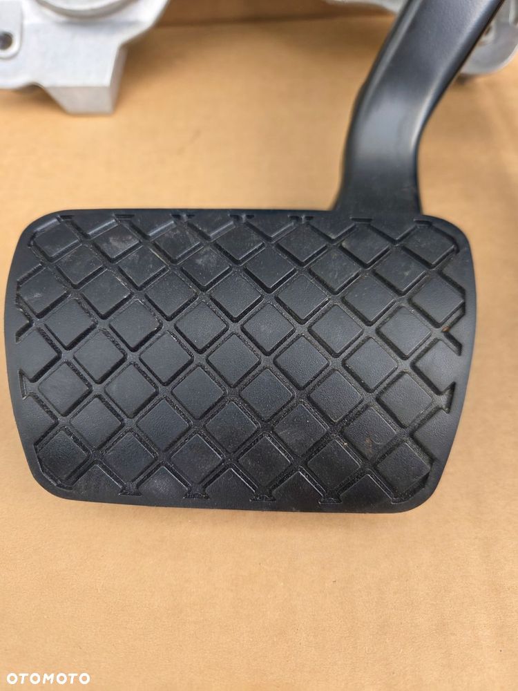 audi a4 b8 a5 8t lift stelaż pedał gazu hamulca 8k1721117 8k1723523a - 3