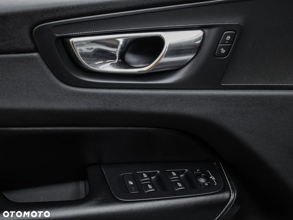Volvo XC 60 D4 AWD Geartronic RDesign - 26