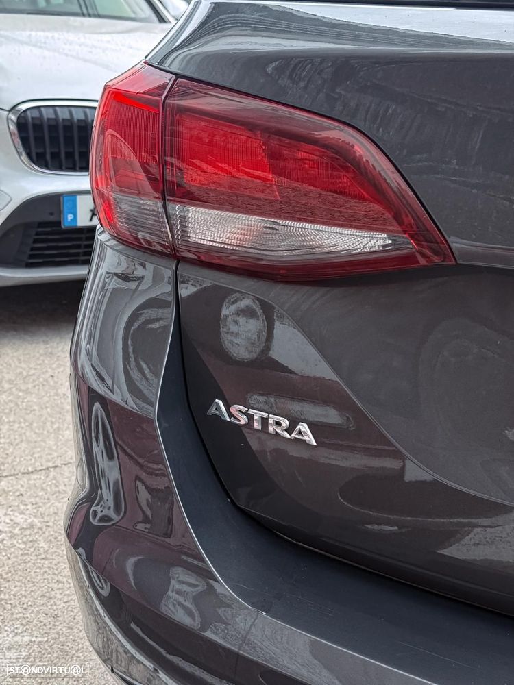 Opel Astra Sports Tourer 1.6 CDTI Dynamic S/S — fotografia 11