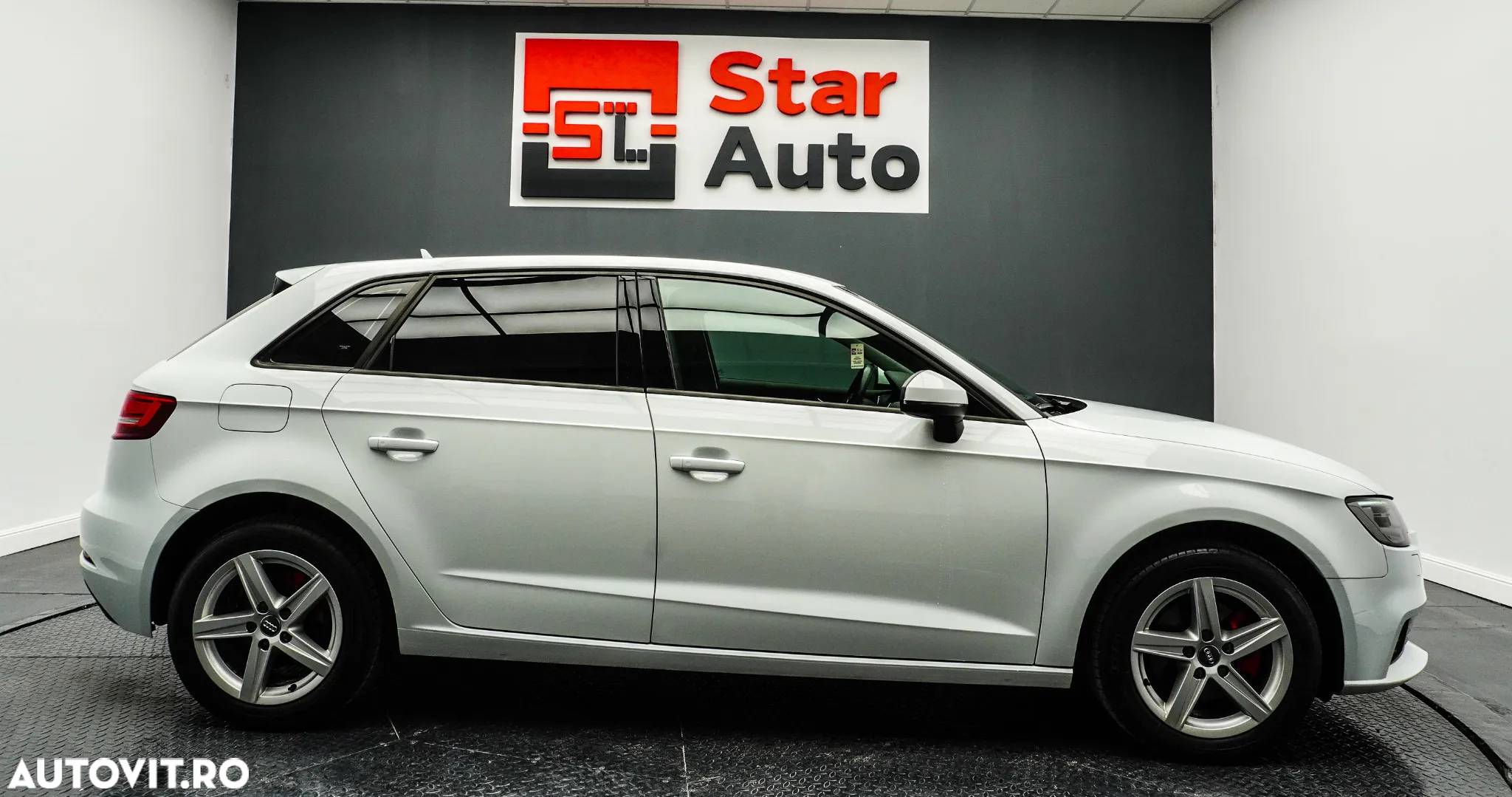 Audi A3 Sportback 1.6 TDI S tronic Design - 11