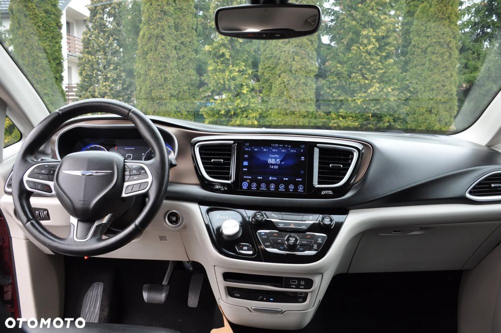 Chrysler Pacifica - 28