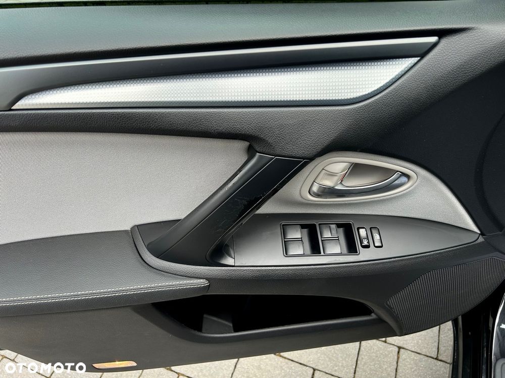 Toyota Avensis Touring Sports 1.8 Multidrive S Executive - 31