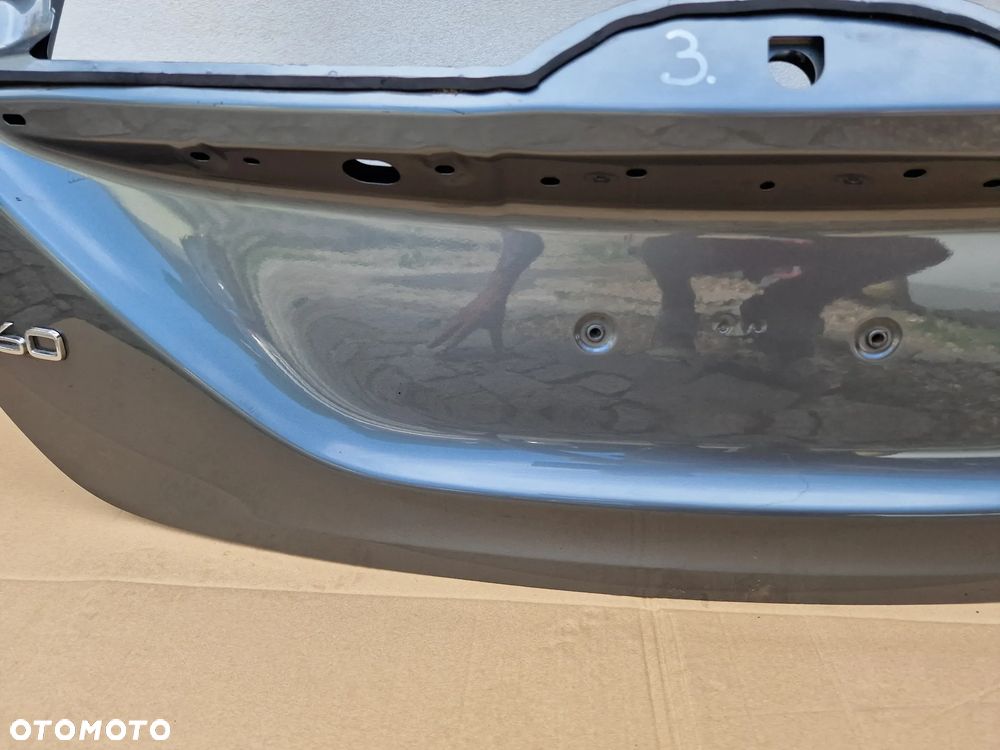 VOLVO V60 I 10-18 KLAPA TYLNA TYLNIA TYŁ KOLOR GRAFITOWY METALIK / SZARY , NR AUKCJI KL3 - 7