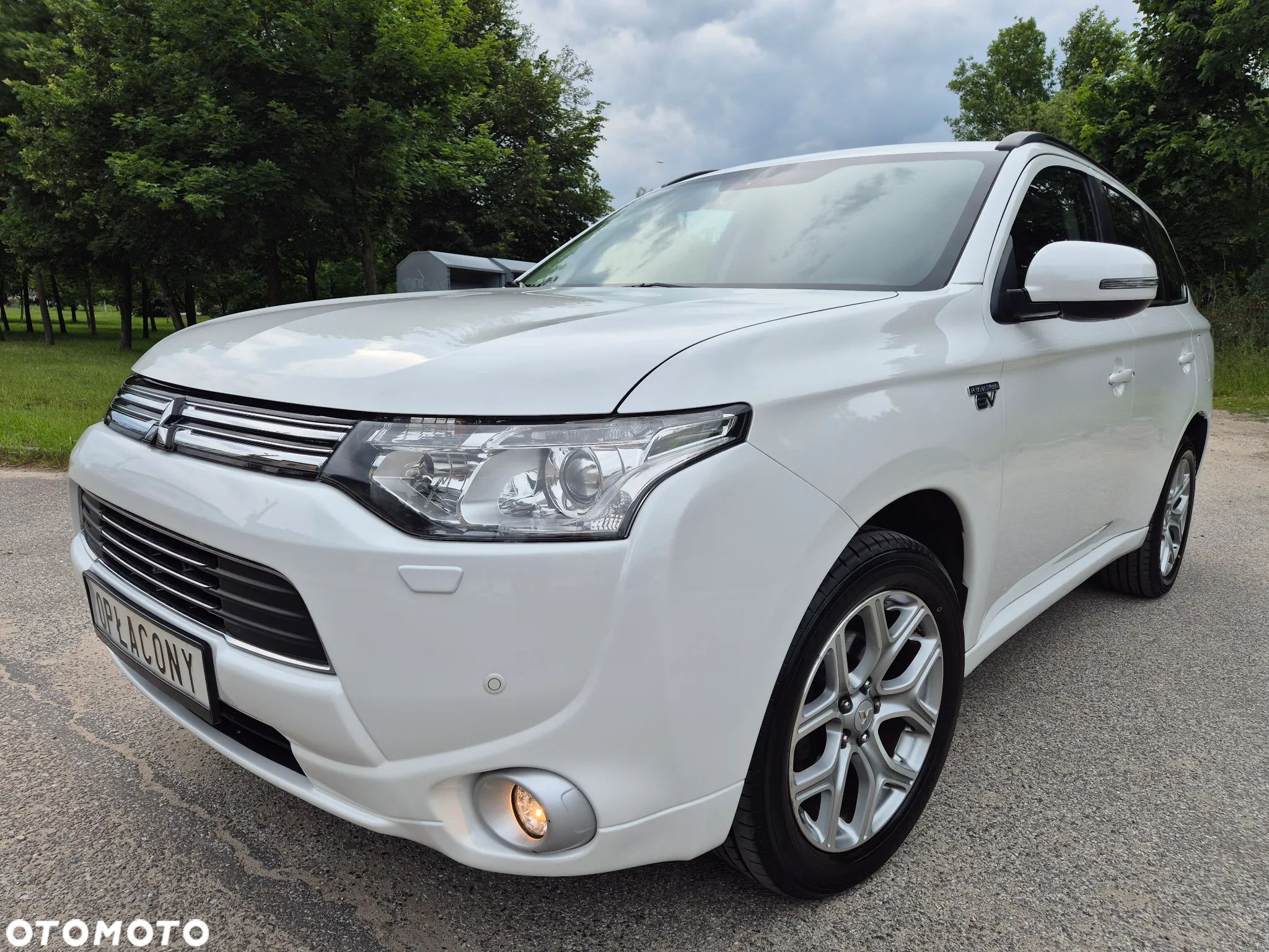 Mitsubishi Outlander 2.0 4WD Plug-In Hybrid - 1