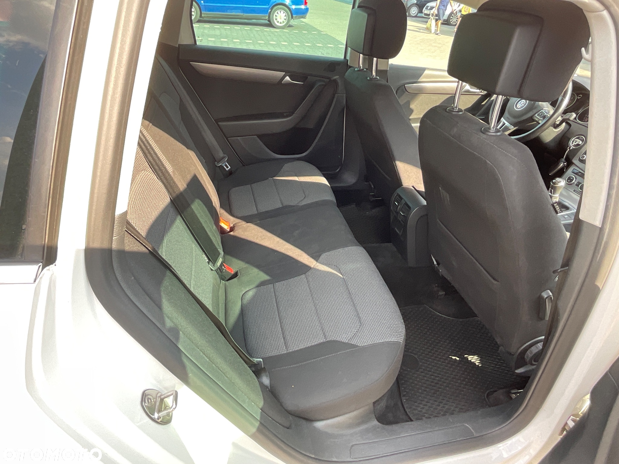 Volkswagen Passat 1.6 TDI Comfortline - 13