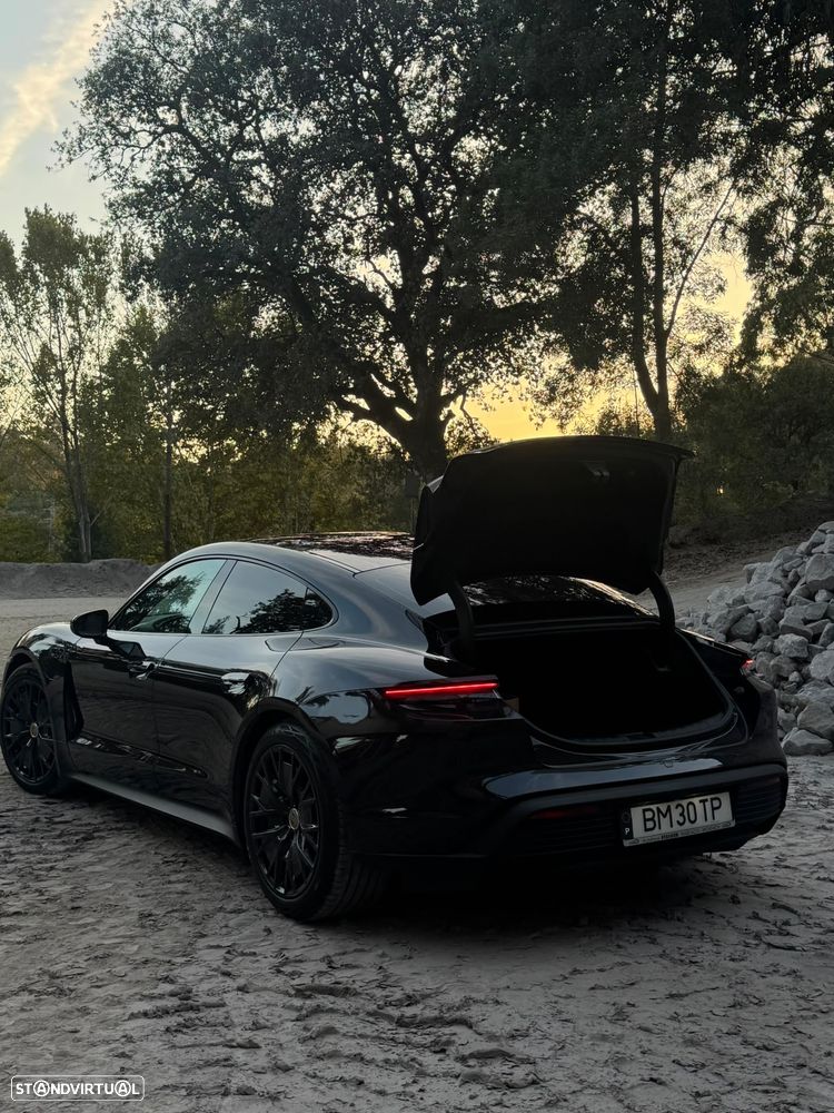 Porsche Taycan - 8