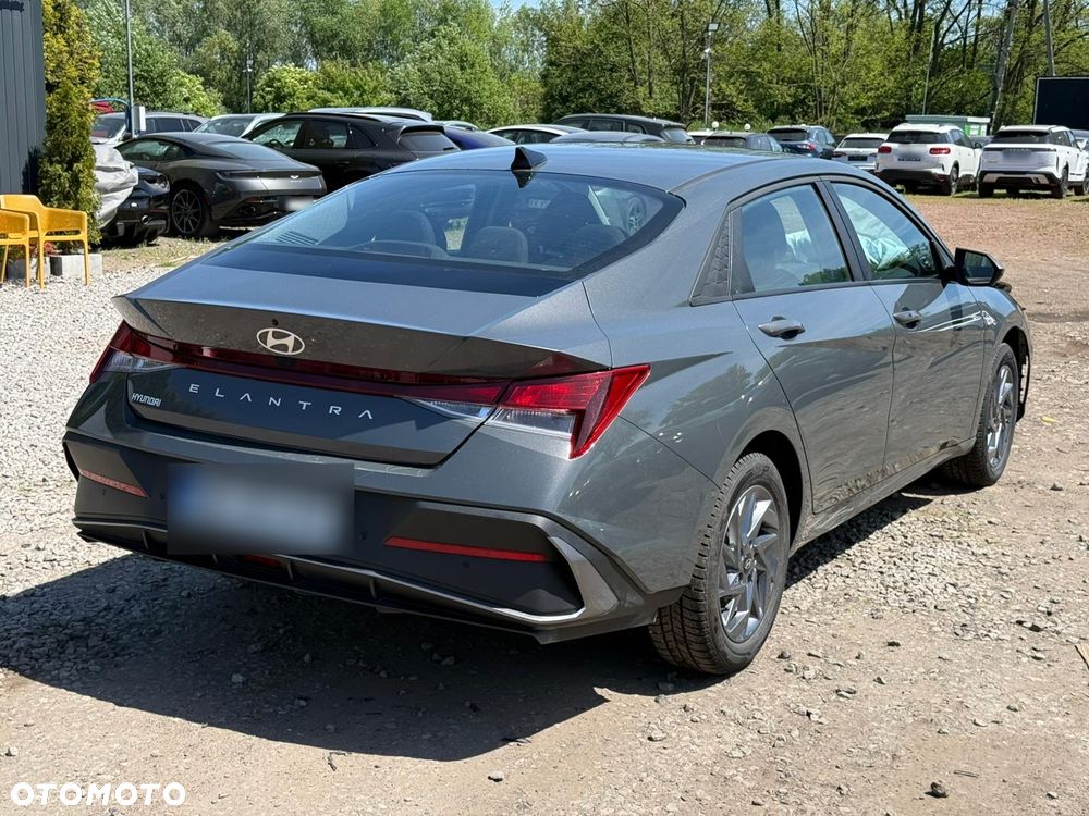 Hyundai Elantra 1.6 Modern CVT - 13