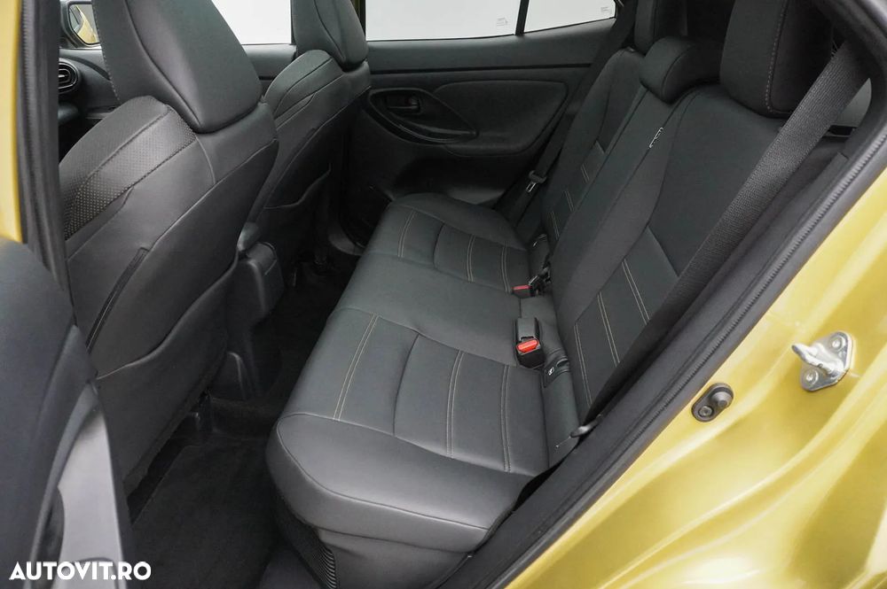 Toyota Yaris Cross 1.5 VVT-i HSD 4x4 Exclusive Adventure - 11