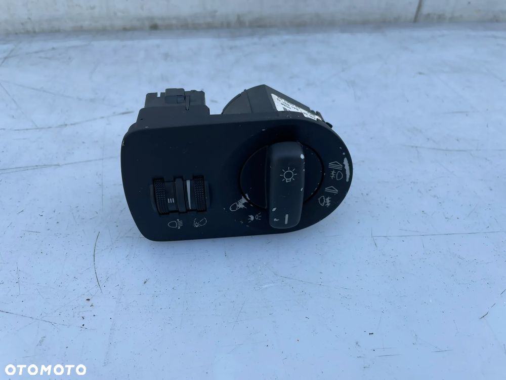Przełącznik świateł Audi A3 8P 8P1941531Q - 1