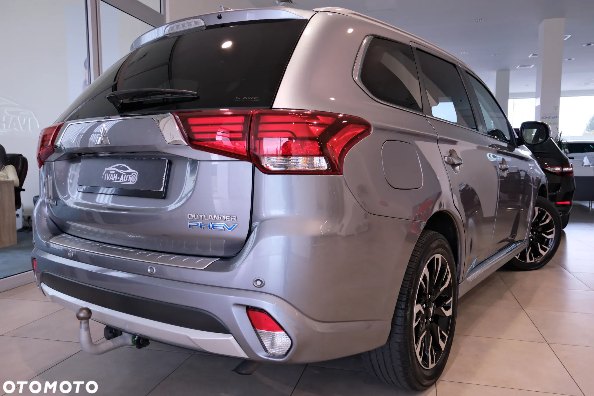 Mitsubishi Outlander 2.0 4WD Plug-In Hybrid - 10