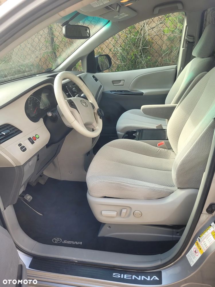 Toyota Sienna 3.5 V6 - 26