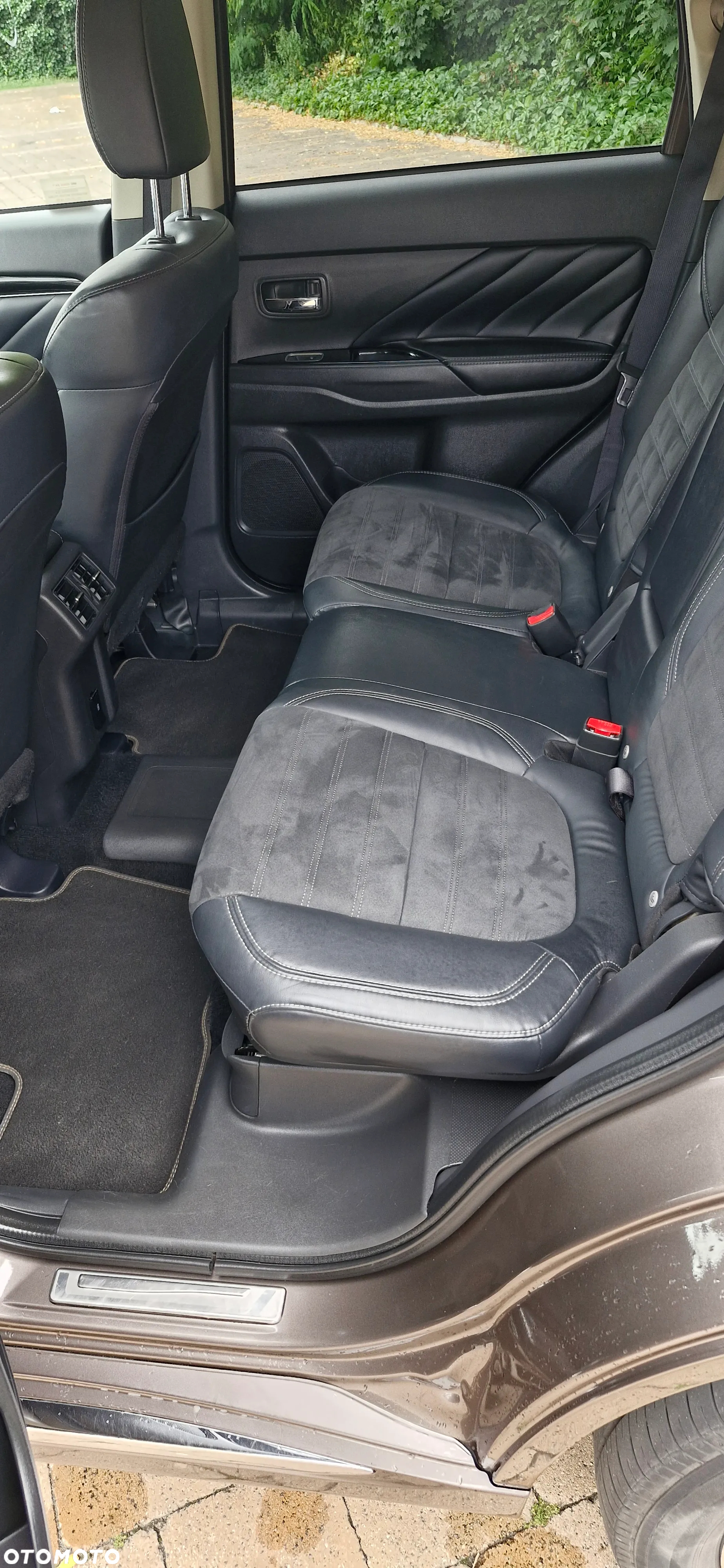 Mitsubishi Outlander PHEV Instyle - 11