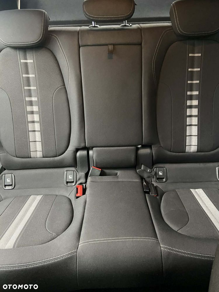 BMW X1 sDrive18d xLine - 31