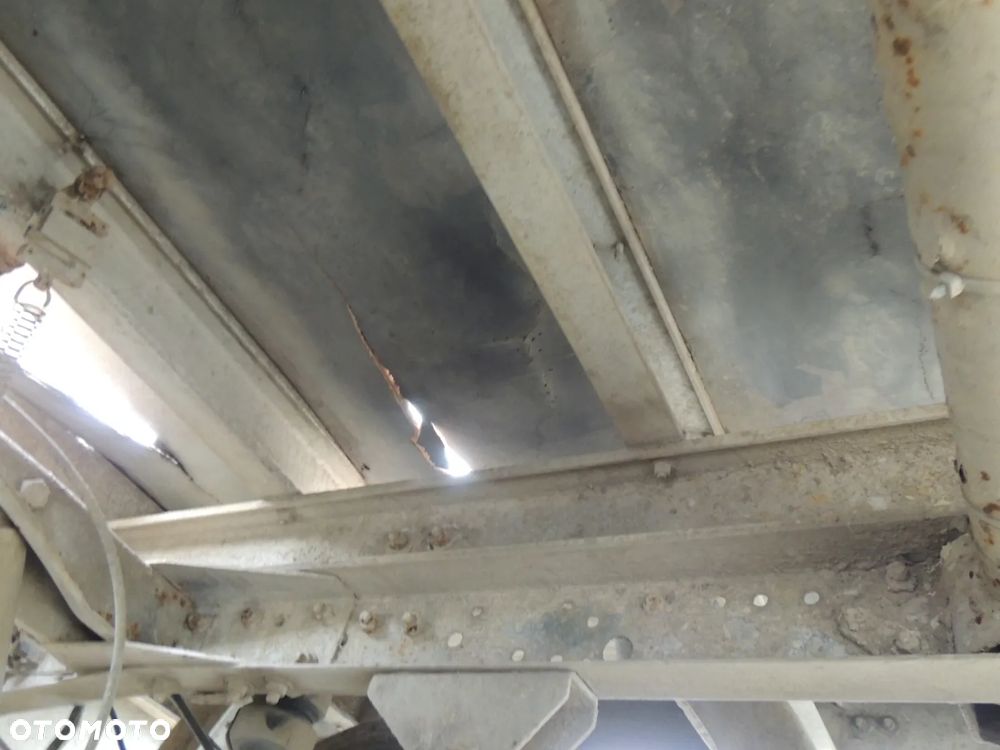 Skrzynia ładunkowa z platformą elektryczną - 12