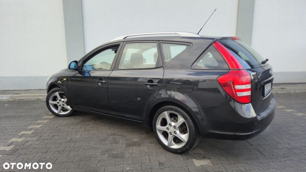 Kia Ceed - 4