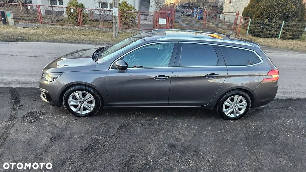 Peugeot 308 PureTech 130 EAT8 Allure - 21