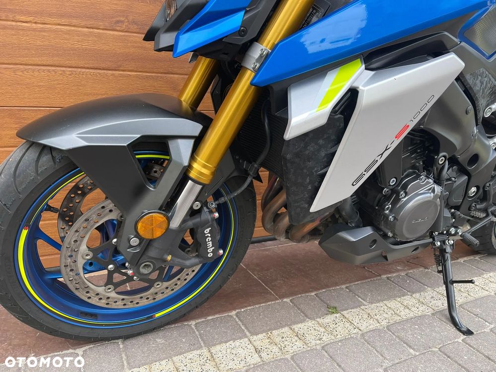 Suzuki GSX 1000 - 11