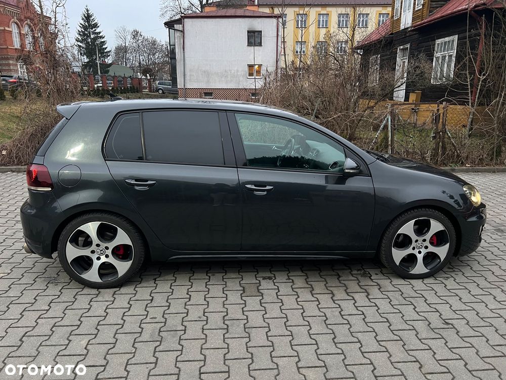 Volkswagen Golf - 6