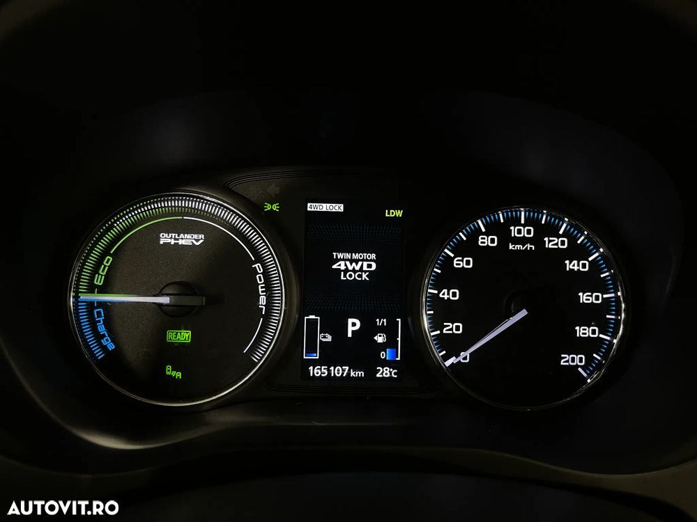 Mitsubishi Outlander 2.0 4WD Plus - 27