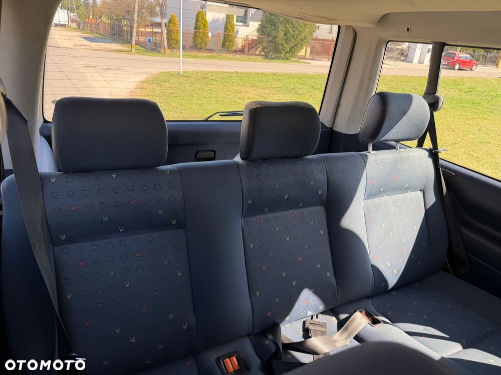 Volkswagen Caravelle Basis / CL - 9