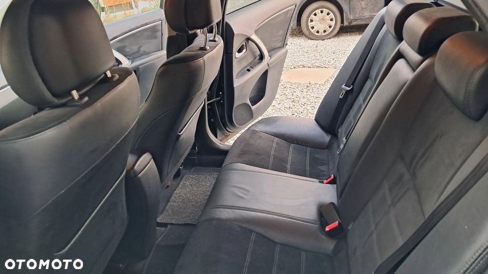 Toyota Avensis 1.8 Executive - 21