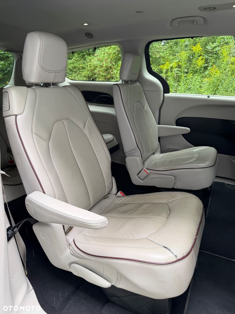 Chrysler Pacifica - 8