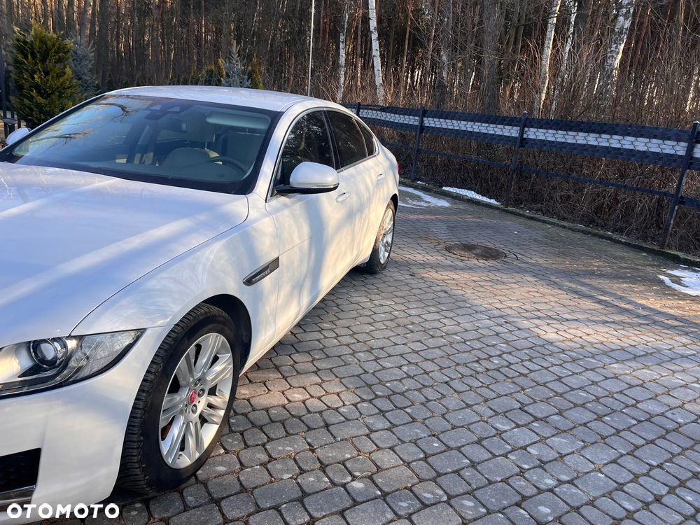 Jaguar XF 2.0 T R-Sport - 9