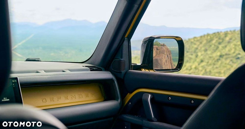 Land Rover Defender - 17