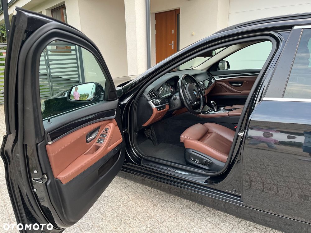 BMW Seria 5 530d xDrive Modern Line - 12