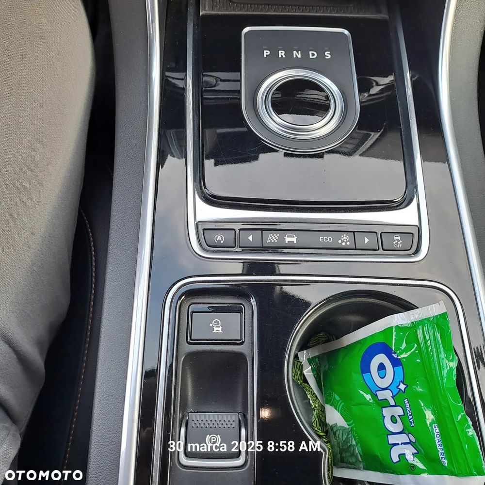 Jaguar XE 2.0 D Portfolio - 25