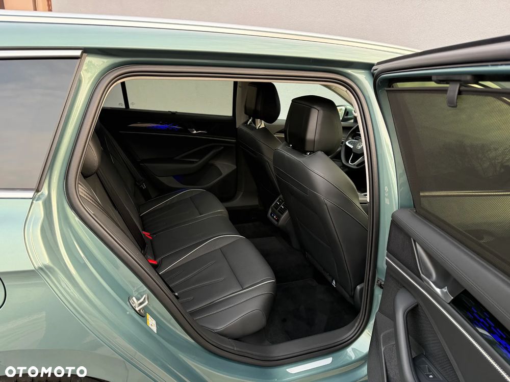 Volkswagen Passat Variant 2.0 TDI SCR Elegance DSG - 14
