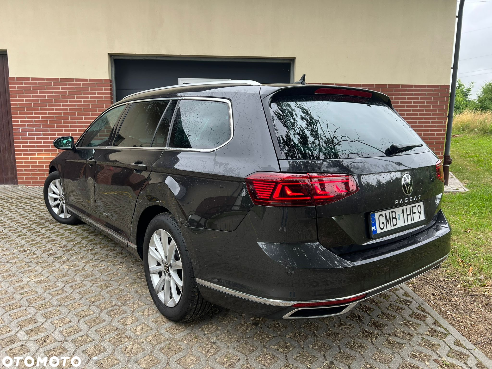 Volkswagen Passat Variant 2.0 TDI SCR DSG BlueMotion Highline - 3