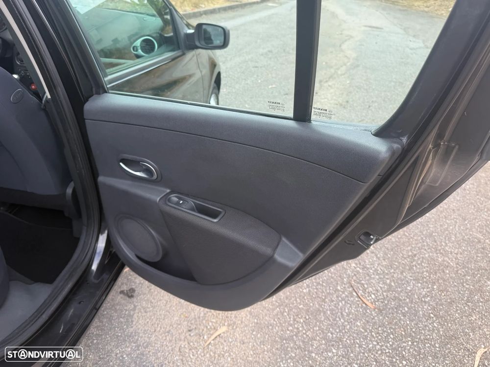 Renault Clio 1.2 16V Confort Dynamique - 16