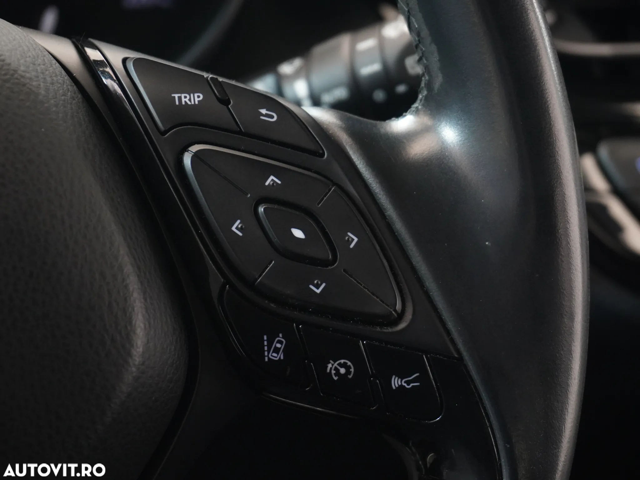 Toyota C-HR 1.8 HSD 4x2 CVT C-ult LED - 40