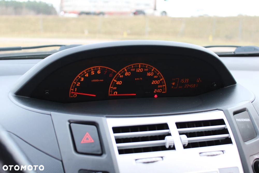 Toyota Yaris 1.8 VVT-i TS - 17