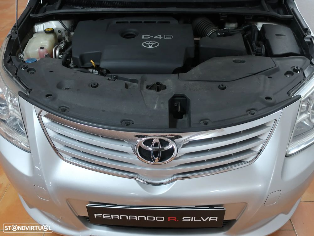 Toyota Avensis SW 2.0 D-4D Exclusive - 4