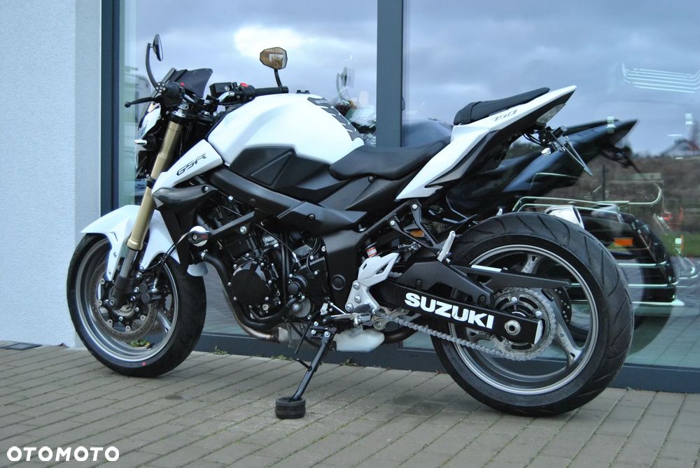 Suzuki GSR - 40