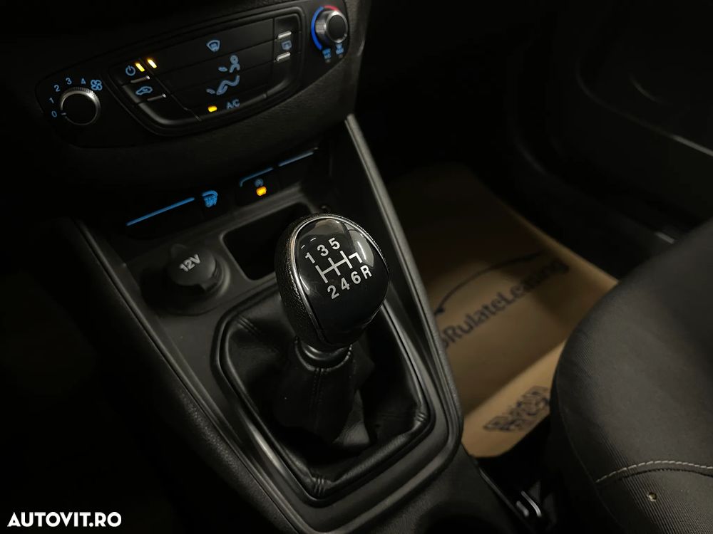 Ford Transit Courier - 13