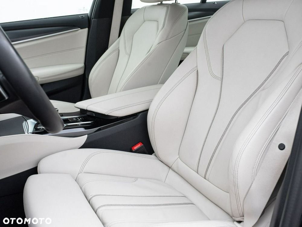 BMW Seria 5 530d xDrive mHEV M Sport sport - 12