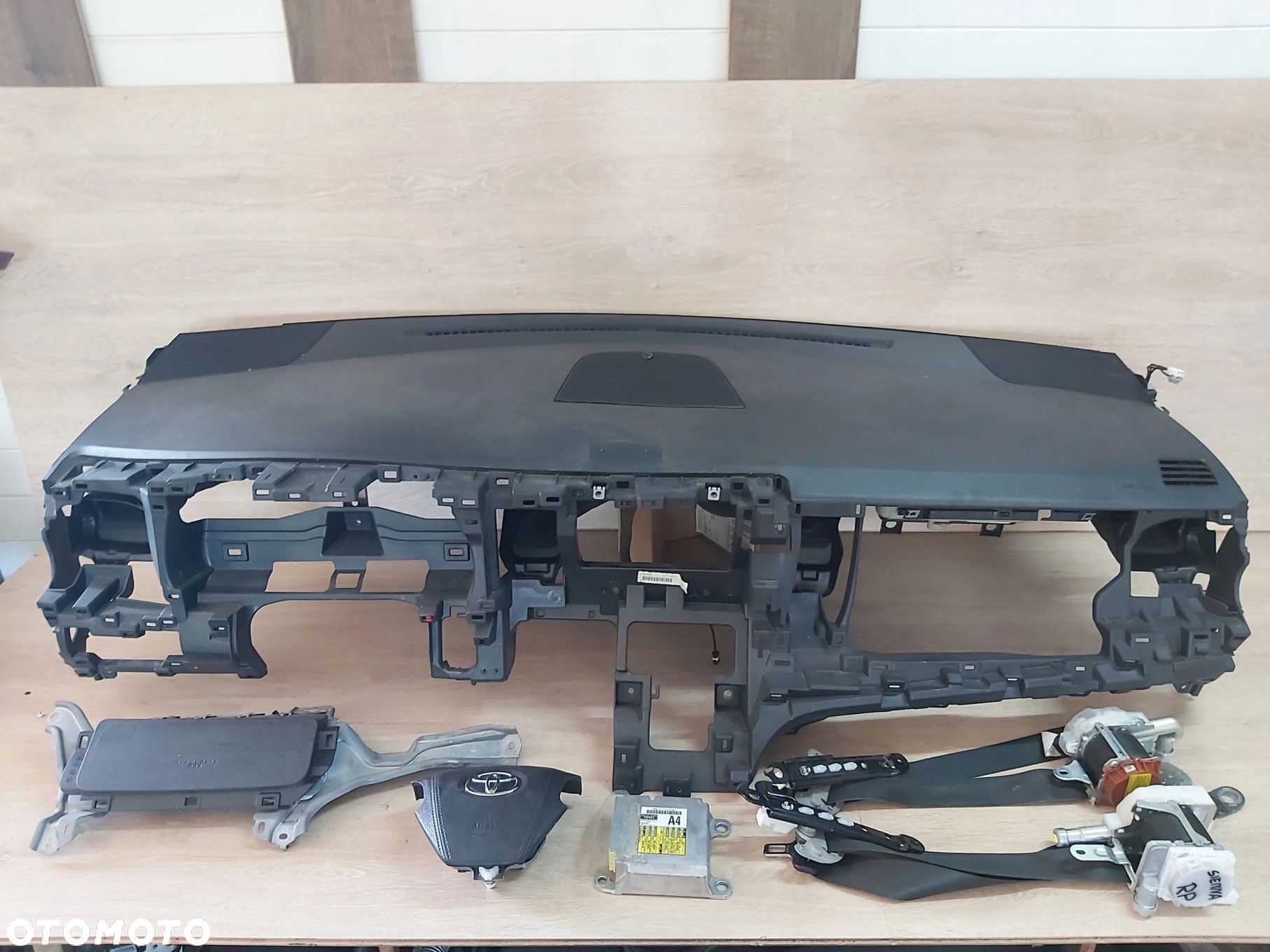 TOYOTA SIENNA Deska Air bag poduszka pasy ORYGINAŁ Czarne wnętrze - 1